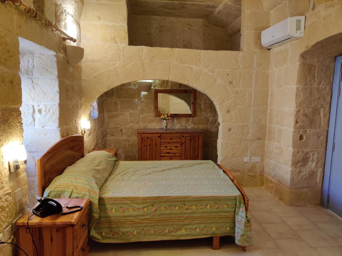 Country Inn Sannat Extérieur photo