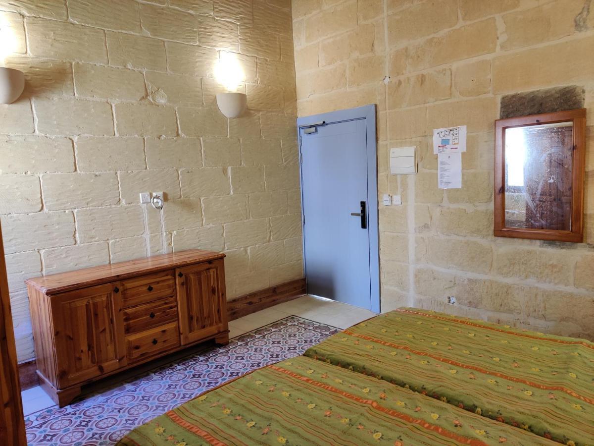 Country Inn Sannat Extérieur photo