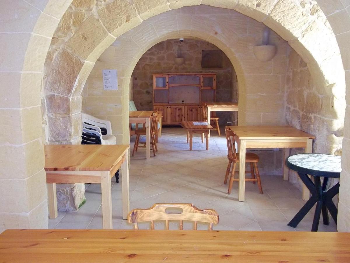 Country Inn Sannat Extérieur photo