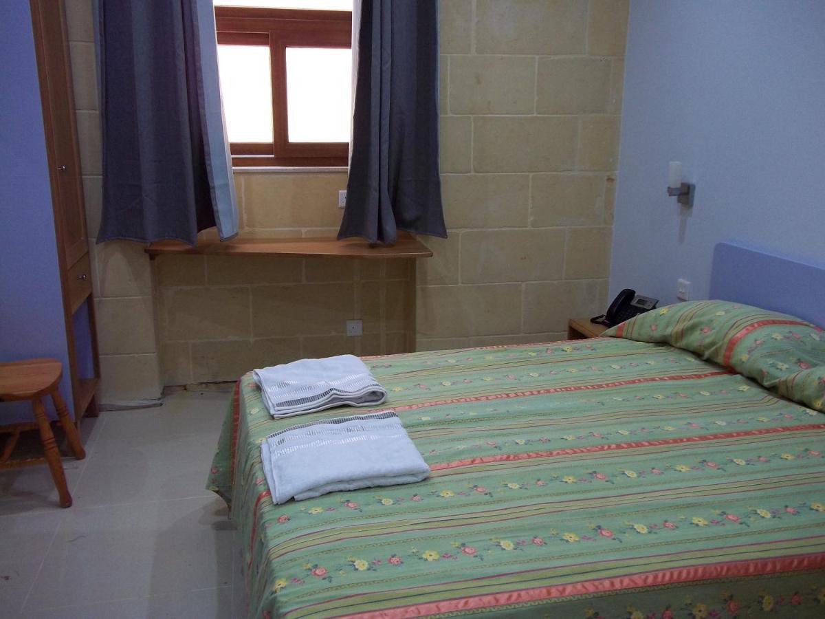 Country Inn Sannat Extérieur photo
